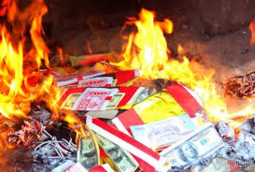 Cần thay đổi tư duy trong việc đốt vàng mã