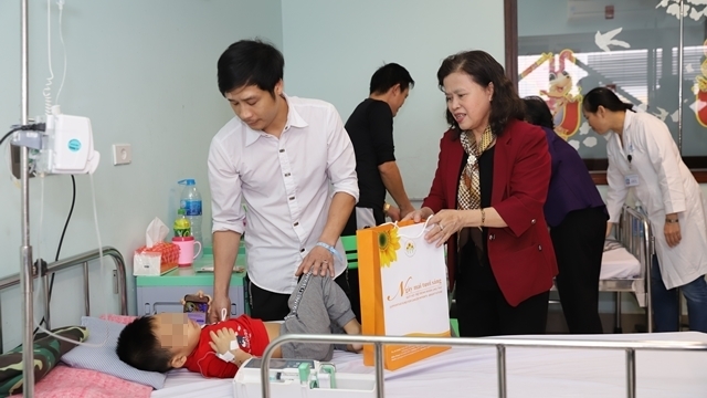 C&aacute;c th&agrave;nh vi&ecirc;n của chương tr&igrave;nh