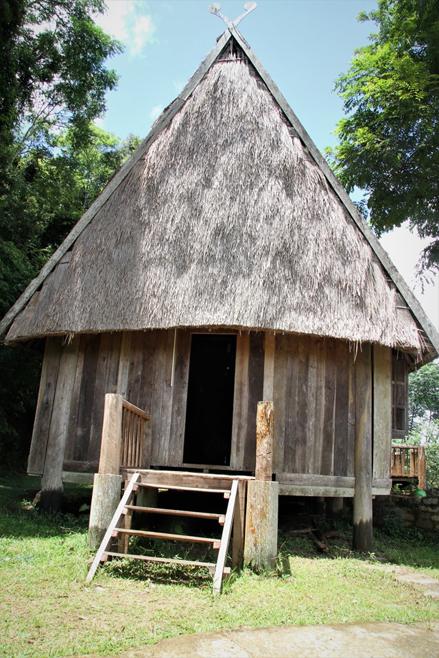 Nh&agrave; r&ocirc;ng văn h&oacute;a trong Khu Du lịch sinh th&aacute;i Măng Đen