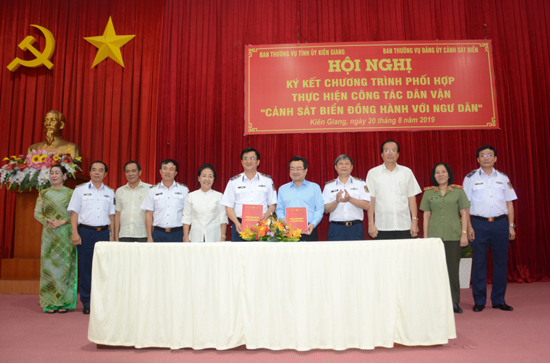 Hội nghị c&ocirc;ng t&aacute;c d&acirc;n vận &ldquo;Cảnh s&aacute;t biển đồng h&agrave;nh c&ugrave;ng với ngư d&acirc;n tại Ki&ecirc;n Giang&rdquo;.