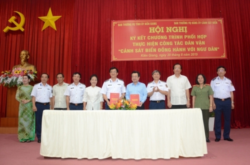 Có chúng tôi vững vàng giữa biển khơi!