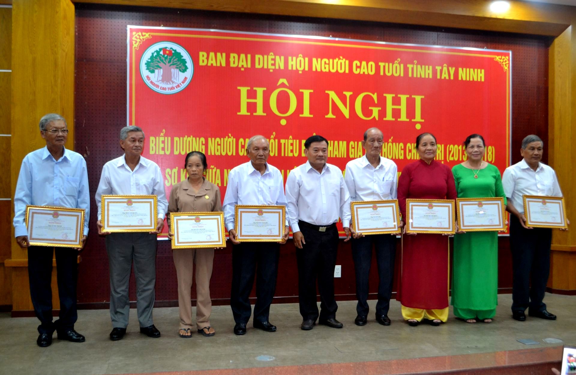 Nhiều NCT tỉnh T&acirc;y Ninh được khen thưởng