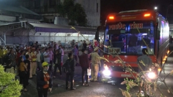 Gần 100 người về quê ăn tết bị “nhồi" trong chiếc xe... 46 chỗ