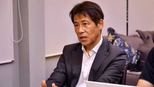 Gia hạn hợp đồng với Thái Lan, HLV Akira Nishino nhận lương cao kỷ lục