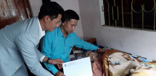 Vui Xuân Canh Tý: Báo Người cao tuổi mang yêu thương tới các cụ già neo đơn miền núi tỉnh Quảng Nam