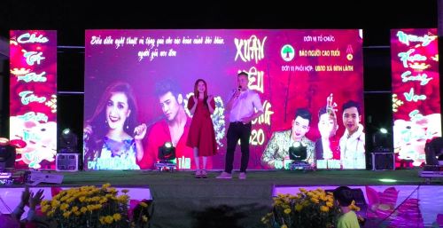 Vui Xuân Canh Tý: Báo Người cao tuổi mang yêu thương tới các cụ già neo đơn miền núi tỉnh Quảng Nam