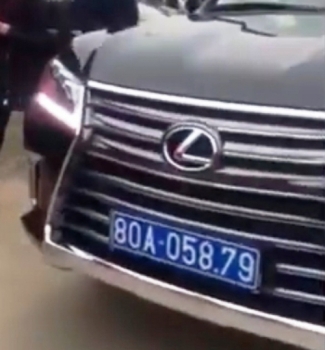Xác minh xe sang Lexus đầu đeo biển xanh, đuôi đeo biển trắng