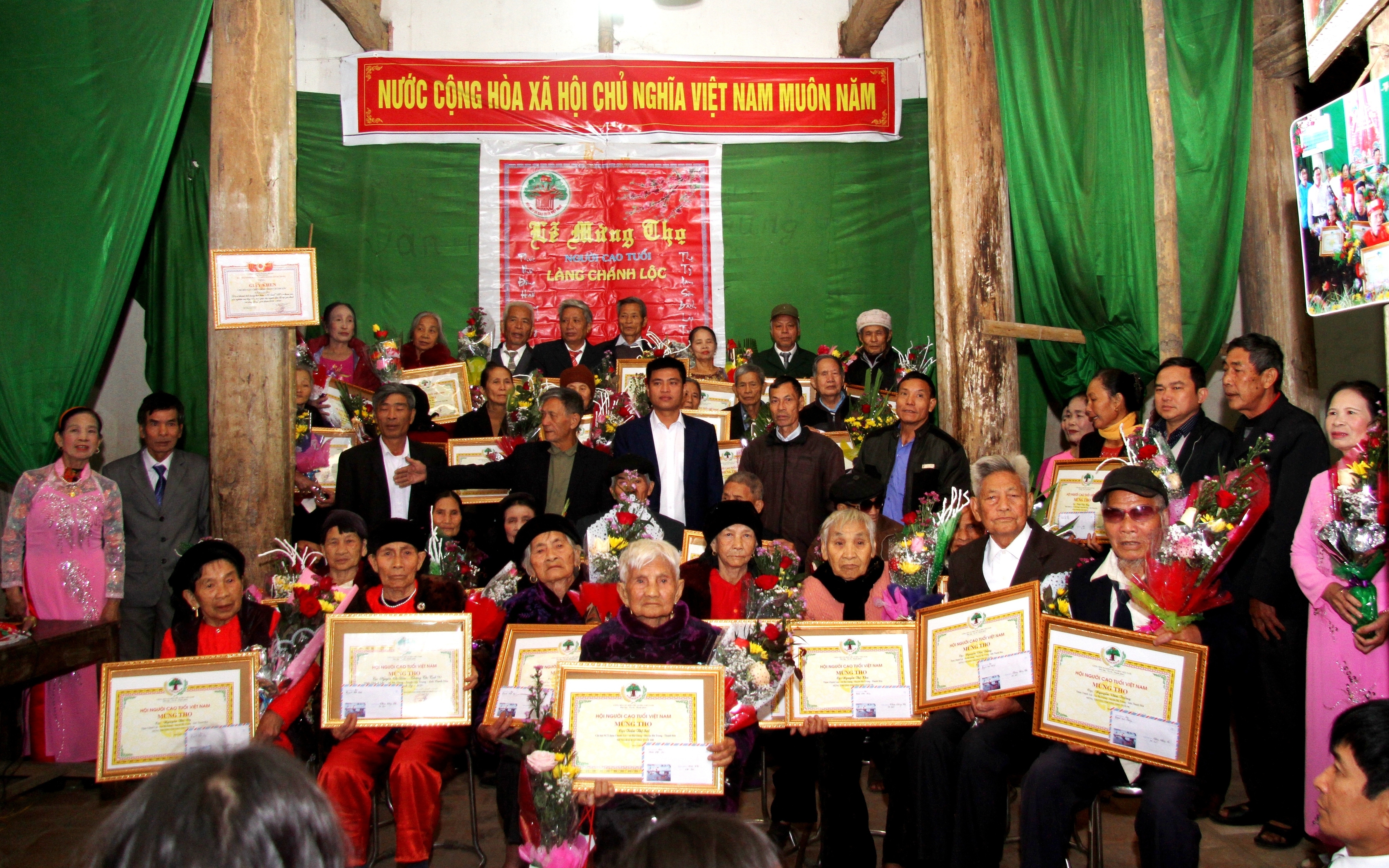 Mừng thọ NCT th&ocirc;n Ch&aacute;nh Lộc