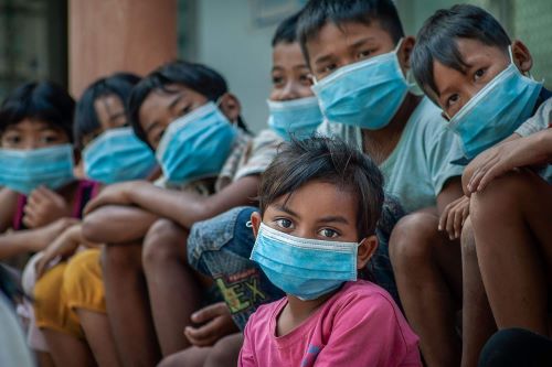 Đồn Biên phòng Sê Rê Pốk: Tuyên truyền phát khẩu trang y tế đến nhiều buôn vùng sâu của huyện Buôn Đôn