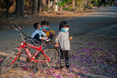 Đồn Biên phòng Sê Rê Pốk: Tuyên truyền phát khẩu trang y tế đến nhiều buôn vùng sâu của huyện Buôn Đôn