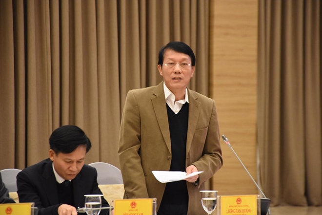 Thứ trưởng Lương Tam Quang giải đ&aacute;p thắc mắc của c&aacute;c ph&oacute;ng vi&ecirc;n b&aacute;o ch&iacute;.