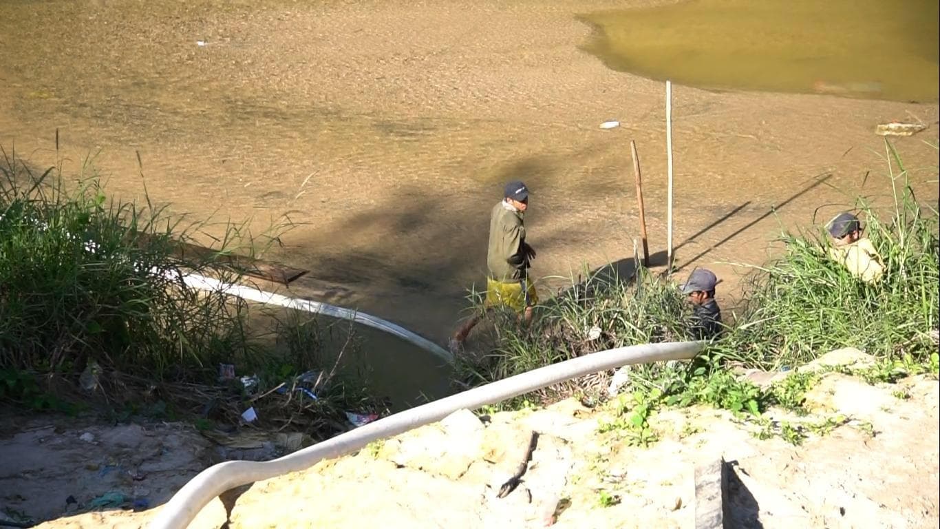 C&aacute;t khai th&aacute;c tr&aacute;i ph&eacute;p để thi c&ocirc;ng đường