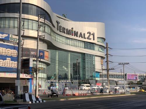 Quang cảnh hiện trường Trung t&acirc;m thương mại Terminal 21 ở th&agrave;nh phố Korat.