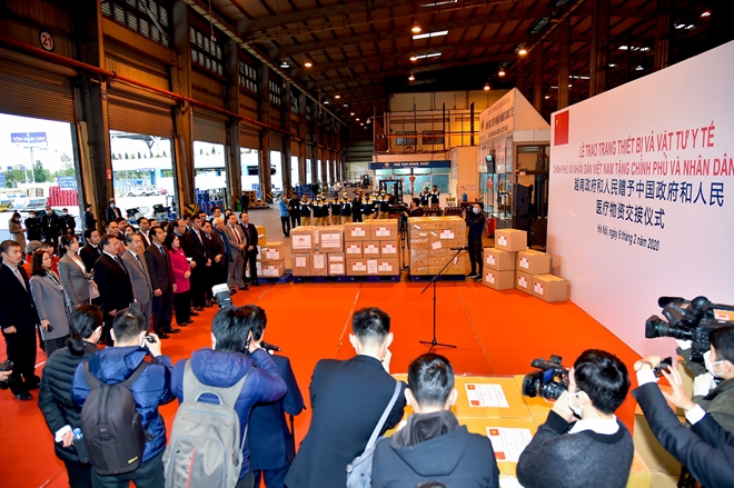 C&aacute;c đại biểu dự buổi lễ tại s&acirc;n bay Nội B&agrave;i.