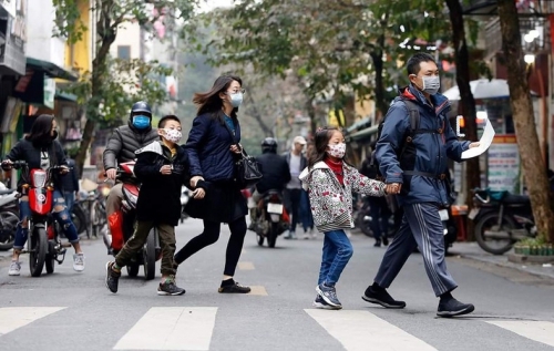 Mùa xuân, mùa yêu, mùa khẩu trang xuống phố!