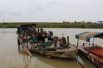 Bắc Ninh: Bắt giữ thuyền khai thác cát trái phép trên sông Cà Lồ