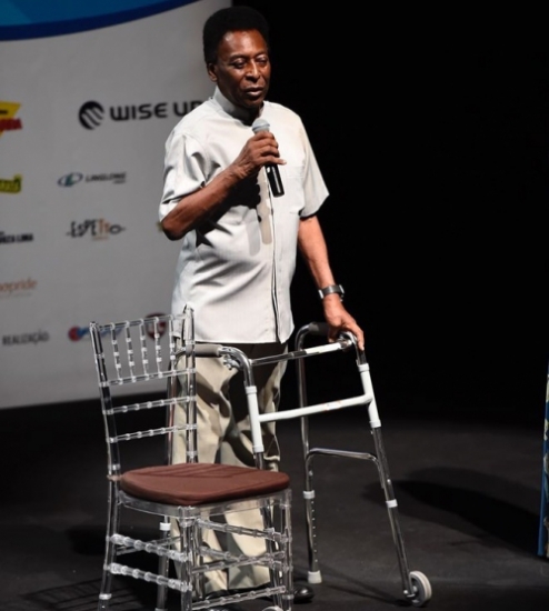 Huyền thoại bóng đá Pele trầm cảm khi sức khỏe suy giảm