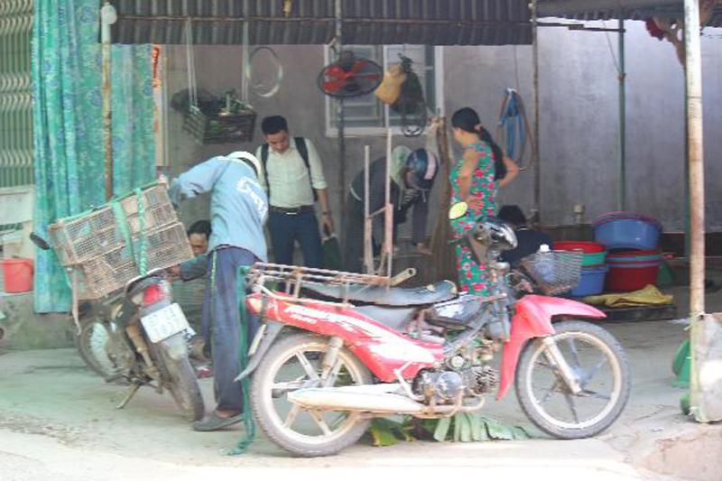 Cảnh mua b&aacute;n chuột đồng diễn ra s&ocirc;i nổi ở khu chợ