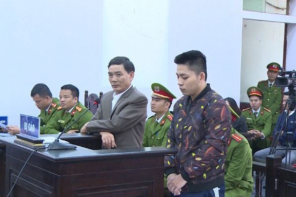 Hai c&ocirc;ng d&acirc;n L&ecirc; Cao Đồng v&agrave; L&ecirc; Văn Tuấn đ&atilde; bị Cơ quan CSĐT, C&ocirc;ng an TP Sầm Sơn khởi tố về tội