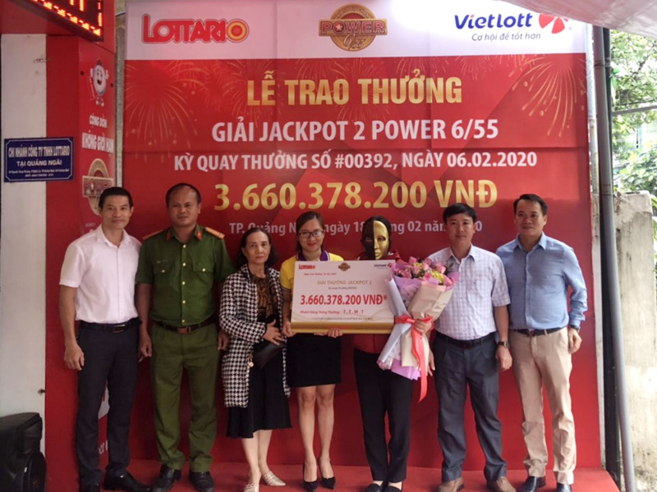 Ki&ecirc;n tr&igrave; mua một d&atilde;y số, người phụ nữ Quảng Ng&atilde;i tr&uacute;ng Jackpot 3,6 tỷ đồng.
