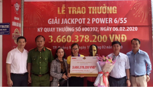 Kiên trì mua một dãy số, người phụ nữ Quảng Ngãi trúng Jackpot 3,6 tỷ đồng