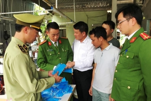 Nghệ An: Phát hiện 30.000 chiếc khẩu trang “hàng nhái”