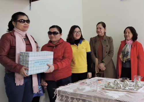    Người phụ nữ mù nêu gương sáng