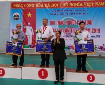 Tuổi cao chí càng cao