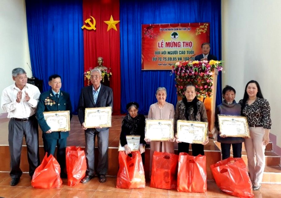 Mừng thọ NCT ở x&atilde; T&acirc;n Lập, huyện Kon Rẫy
