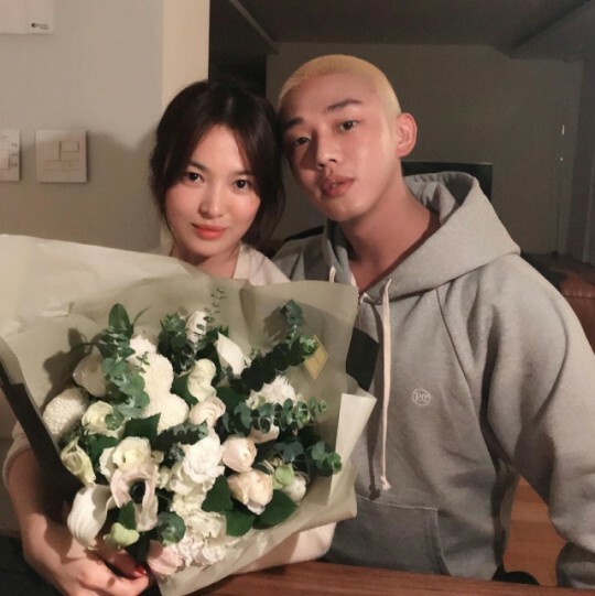Yoo Ah In v&agrave; Song Hye Kyo bị chỉ tr&iacute;ch v&igrave; chưa quy&ecirc;n tiền ủng hộ t&acirc;m dịch Daegu.