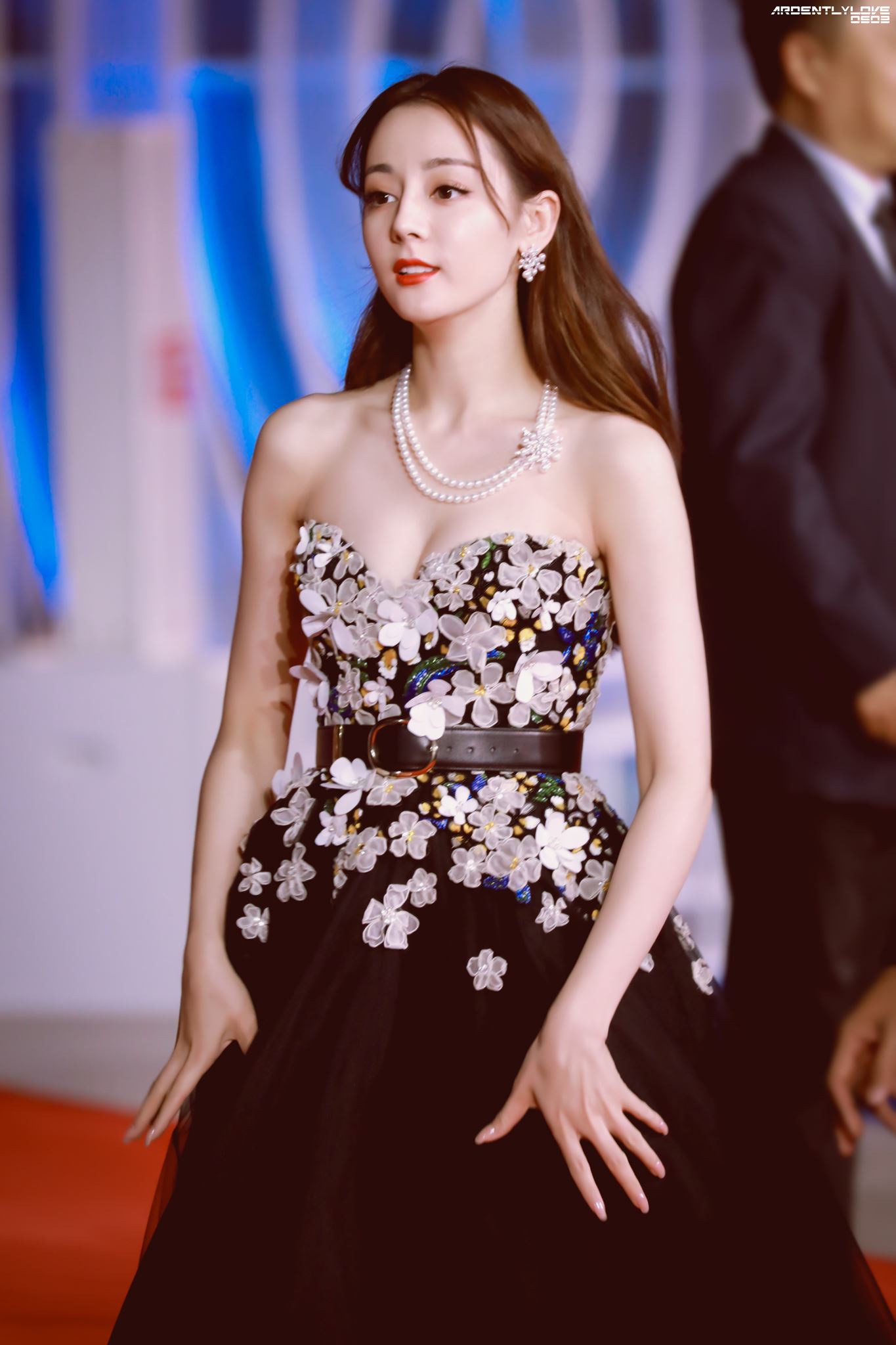 Nhan sắc 'vạn người mê' của Địch Lệ Nhiệt Ba trong  'Tam sinh tam thế Chẩm thượng thư'