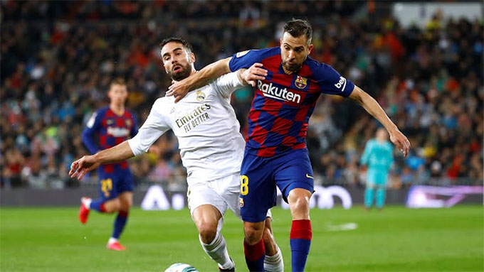 Được thi đấu tr&ecirc;n s&acirc;n nh&agrave;, nhưng Real tỏ ra l&eacute;p vế so với Barca trong phần lớn thời gian thi đấu của hiệp 1