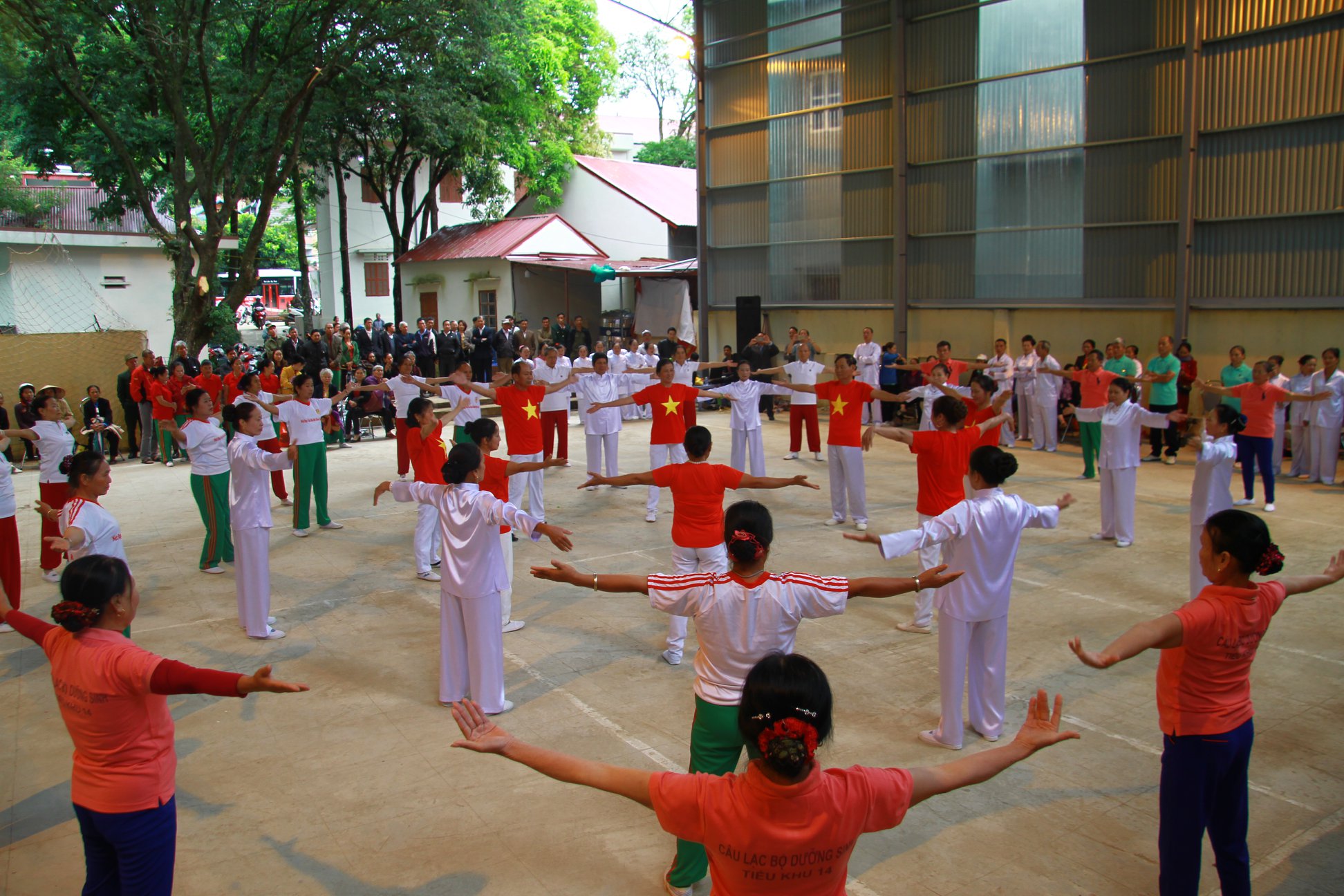 Đồng diễn dưỡng sinh NCT huyện Mộc Ch&acirc;u