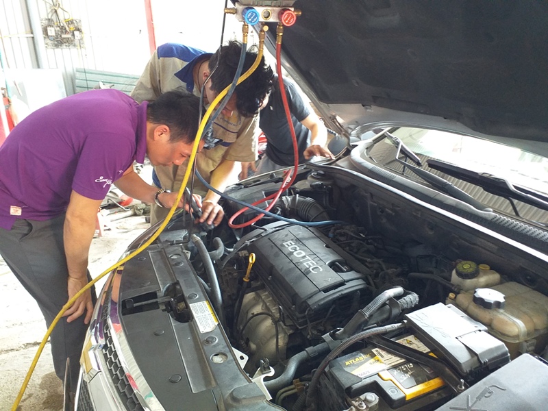 Xe 14A-075XX của anh L&ecirc; Văn Tuấn v&agrave;o xưởng kiểm tra v&agrave; sửa chữa