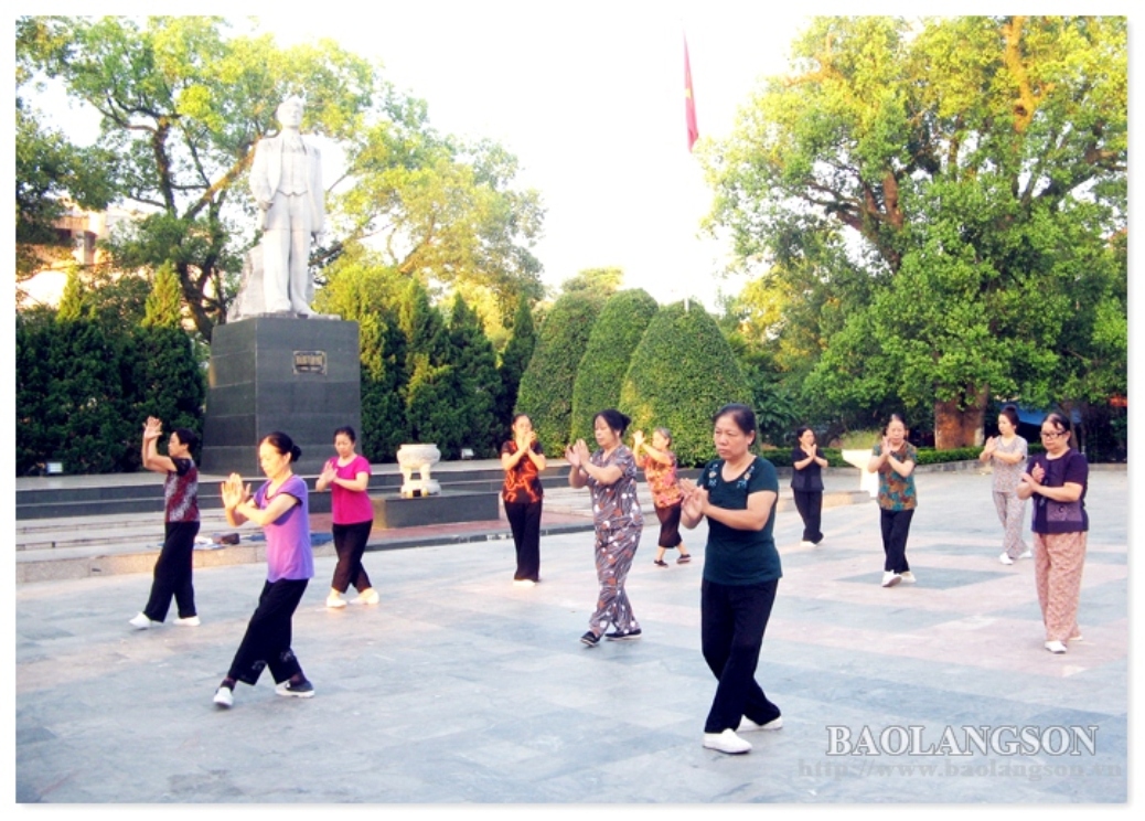 NCT TP Lạng Sơn tập dưỡng sinh. Ảnh IT