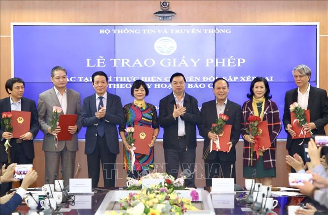 Trao giấy phép hoạt động cho 18 tạp chí chuyển đổi theo quy hoạch báo chí