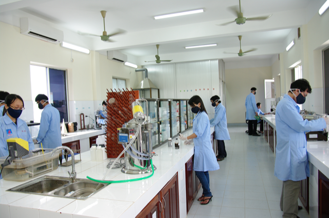 1.Hoạt động nghi&ecirc;n cứu, ph&aacute;t triển sản phẩm tại ph&ograve;ng th&iacute; nghiệm của DMC-WS