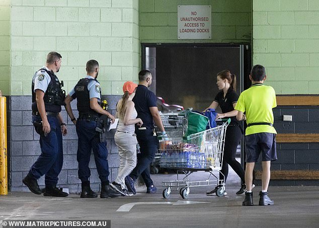 Một vụ ẩu đả để tranh nhau giấy vệ sinh đ&atilde; diễn ra tại si&ecirc;u thị Woolworths.