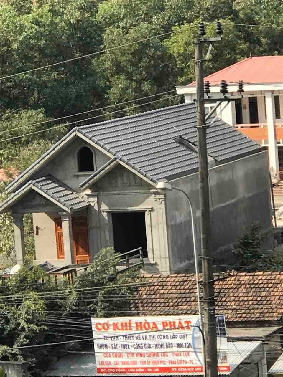 Người d&acirc;n tố b&agrave; Nguyễn Thị Sen, Ph&oacute; Chủ tịch UBND x&atilde; Lưu Kiếm x&acirc;y dựng nh&agrave; tr&aacute;i ph&eacute;p