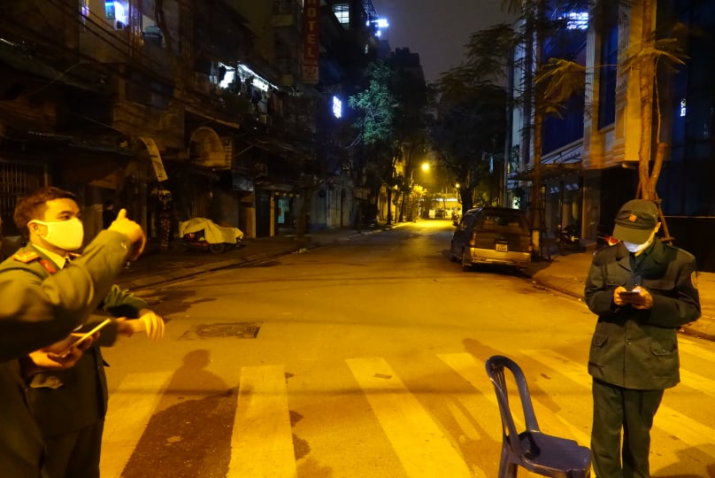 Một số ph&oacute;ng vi&ecirc;n t&aacute;c nghiệp tại con phố