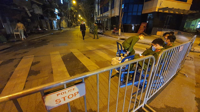 C&aacute;ch li 22 hộ d&acirc;n phường Tr&uacute;c Bạch ở gần bệnh nh&acirc;n N. H. N. Ảnh Thanh ni&ecirc;n