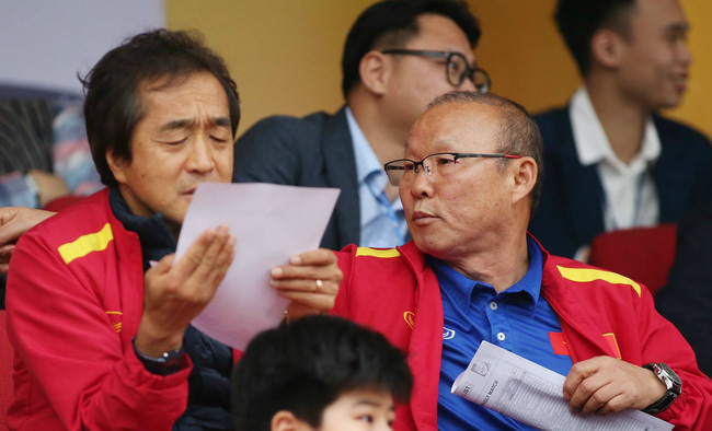 HLV Park Hang Seo bắt đầu đi s&acirc;n để chuẩn bị cho tuyển Việt Nam ở v&ograve;ng loại World Cup 2022