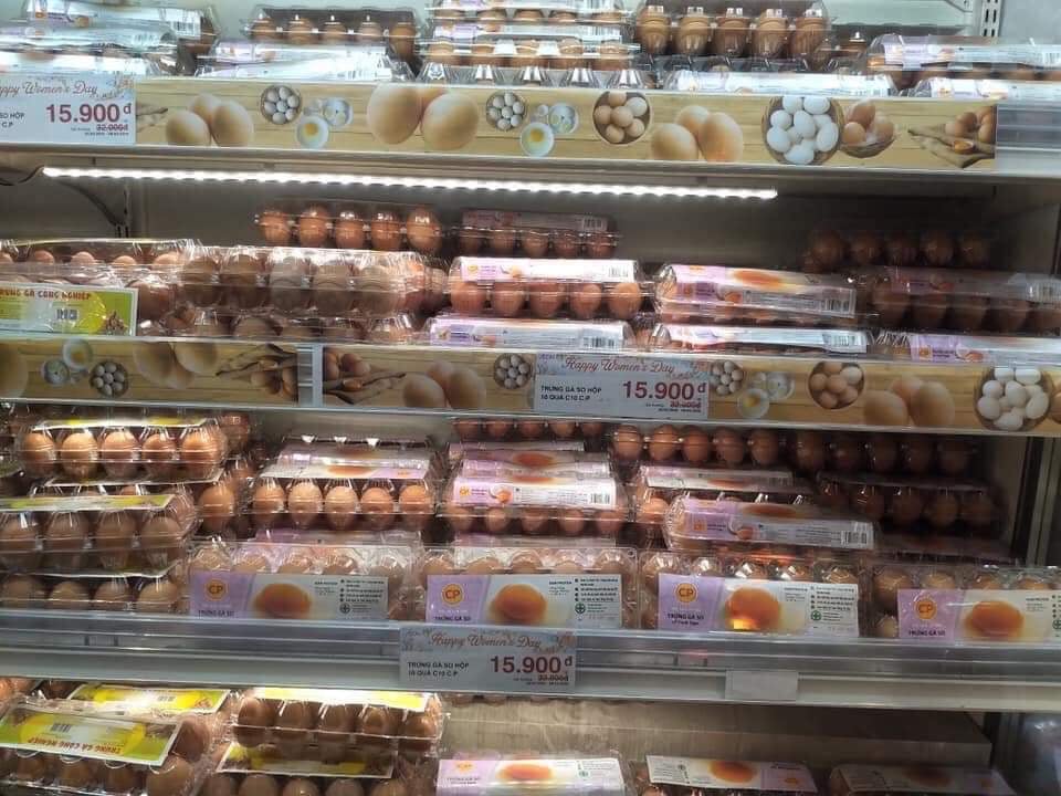 Trước đ&oacute;, Bộ C&ocirc;ng Thương đ&atilde; c&oacute; văn bản chỉ đạo c&aacute;c doanh nghiệp ph&acirc;n phối (hệ thống c&aacute;c si&ecirc;u thị, c&aacute;c cửa h&agrave;ng tiện &iacute;ch&hellip;) tại H&agrave; Nội tăng cường nguồn cung h&agrave;ng h&oacute;a, nhất l&agrave; c&aacute;c mặt h&agrave;ng ti&ecirc;u d&ugrave;ng thiết yếu để bảo đảm đ&aacute;p ứng đủ nhu cầu của người d&acirc;n.