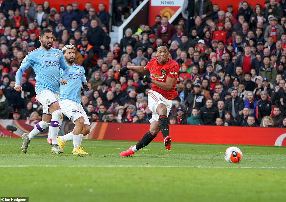 Vòng 29 giải ngoại hạng Anh: Man UTD quật ngã Man City 2 bàn không gỡ