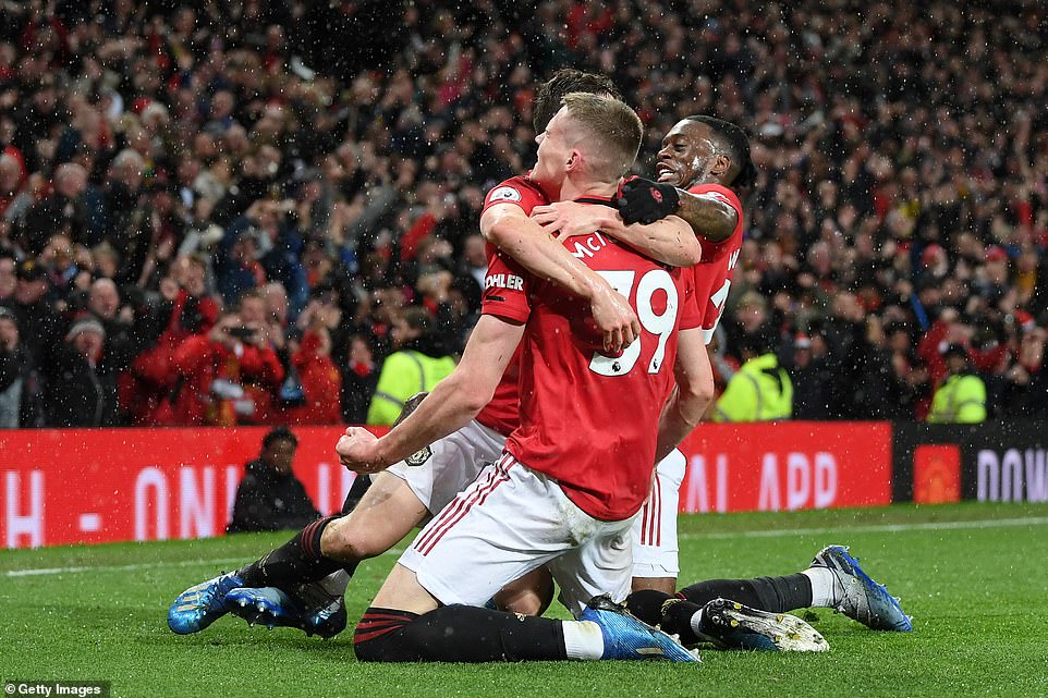Vòng 29 giải ngoại hạng Anh: Man UTD quật ngã Man City 2 bàn không gỡ
