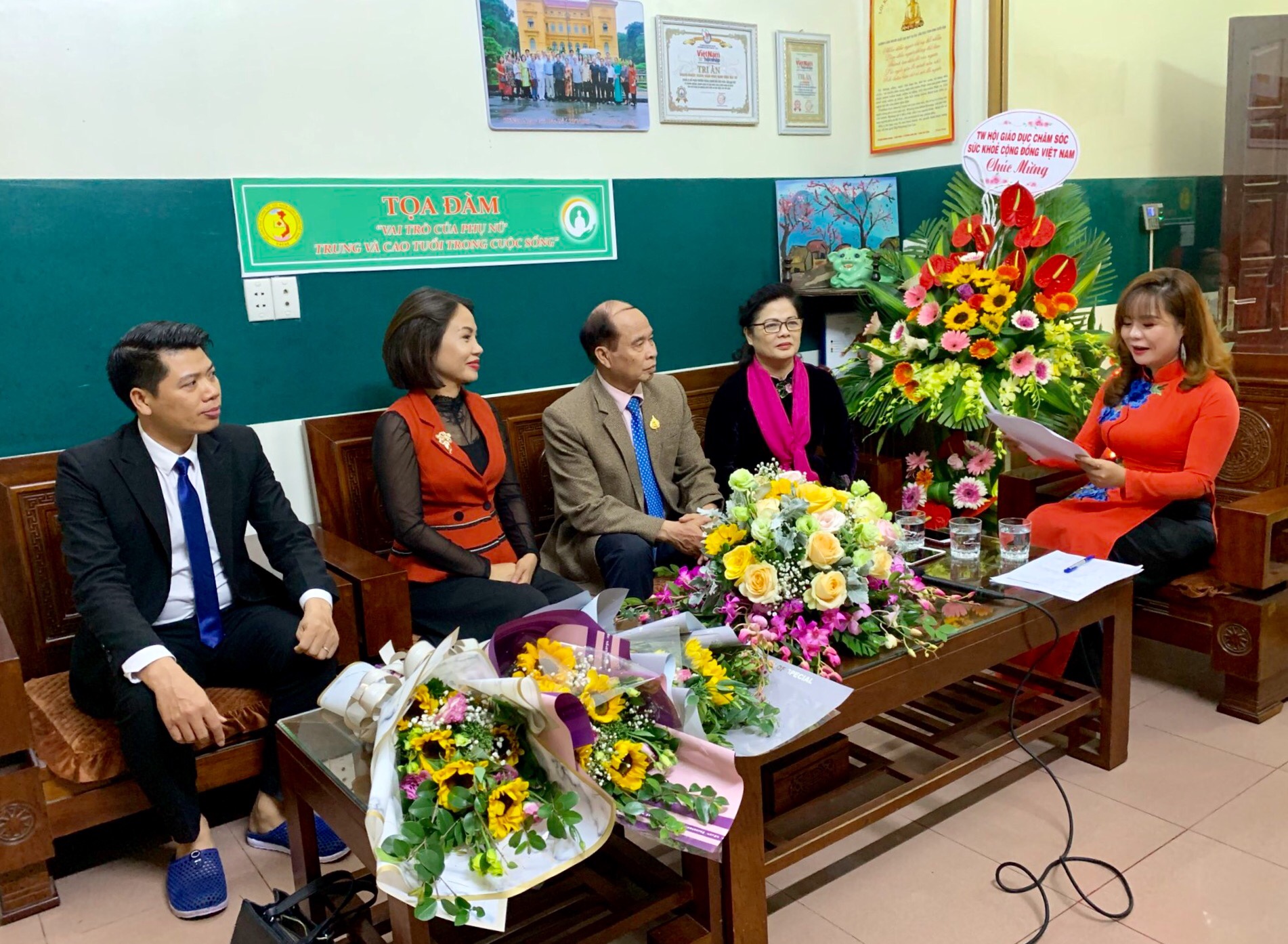 chương tr&igrave;nh tọa đ&agrave;m với chủ đề: &ldquo;Vai tr&ograve; của người phụ nữ trung v&agrave; cao tuổi trong cuộc sống&rdquo;