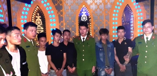 Nghệ An: Bắt giữ nhóm đối tượng sử dụng ma túy tập thể tại cơ sở kinh doanh Karaoke