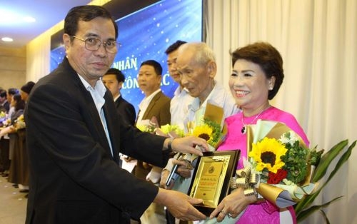 Gương phụ nữ điển hình