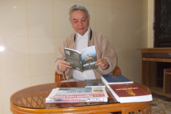 Tuổi 70 viết sách "Minh Triết"
