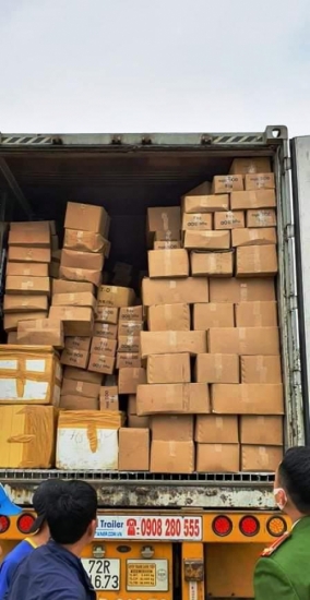 Công an TP Vinh, Nghệ An: Bắt giữ xe container chở thực phẩm không rõ nguồn gốc